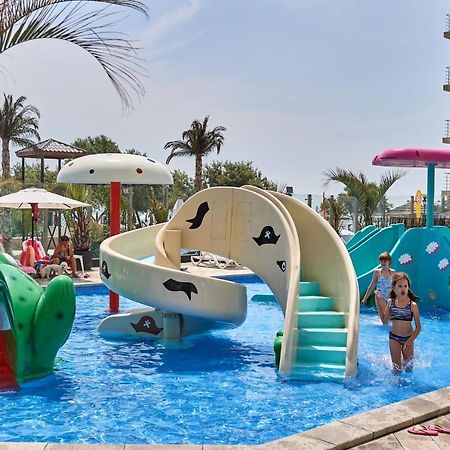 Visum Aparthotel Pool & Spa Mamaia Nord Năvodari Exterior foto