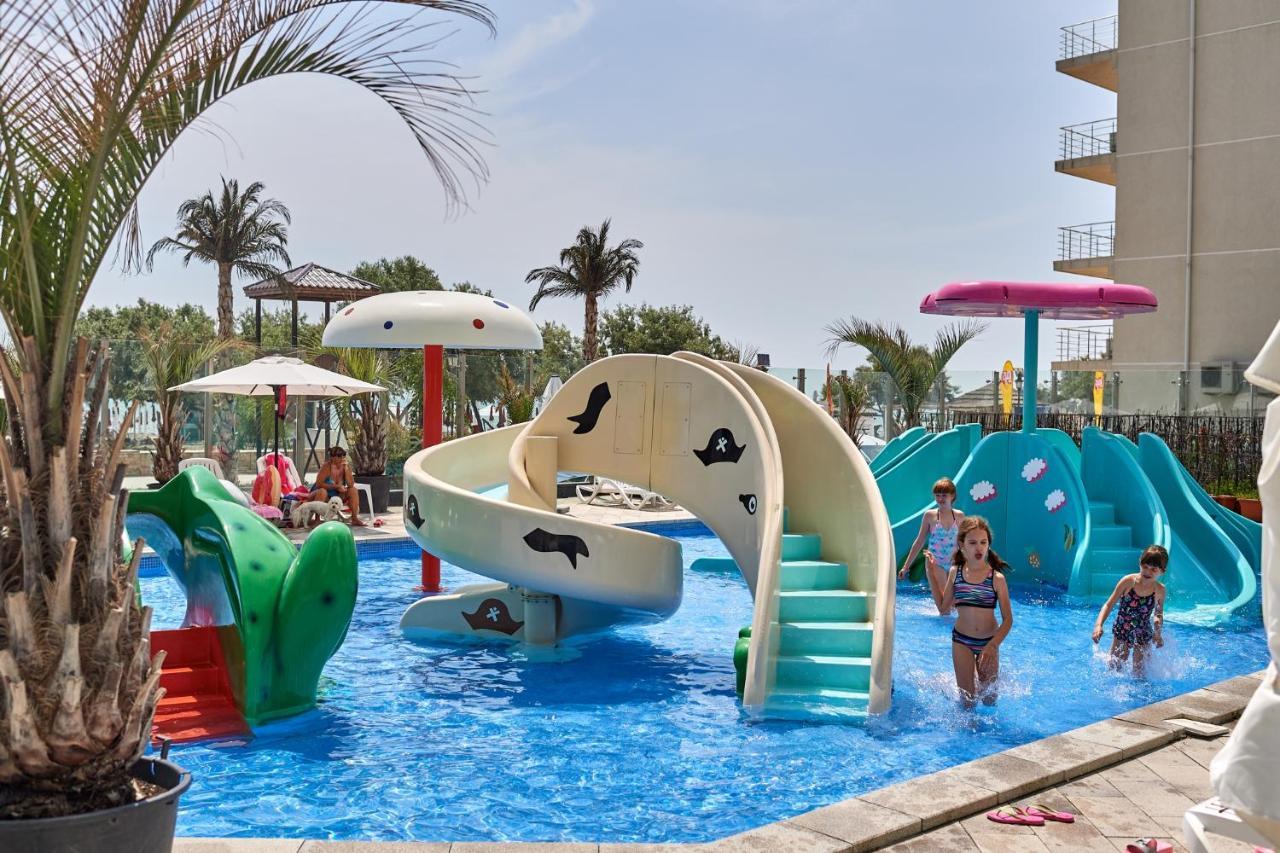 Visum Aparthotel Pool & Spa Mamaia Nord Năvodari Exterior foto